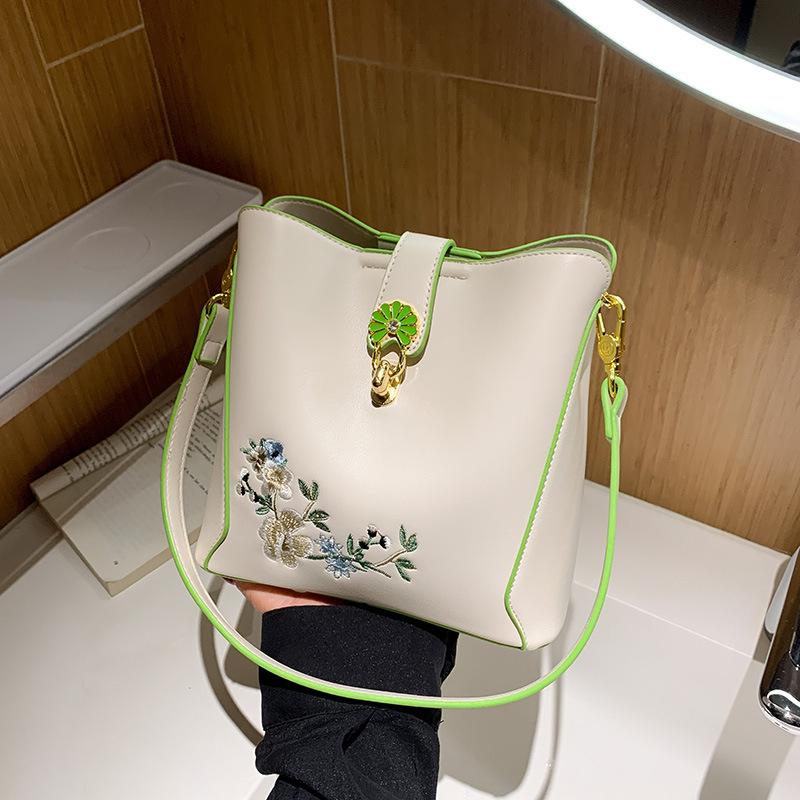 One-shoulder Messenger Bag Women's Large-capacity Bucket Bag Chinese Style Embroidery Contrasting Colors Casual Commuting Autumn New Bag Women