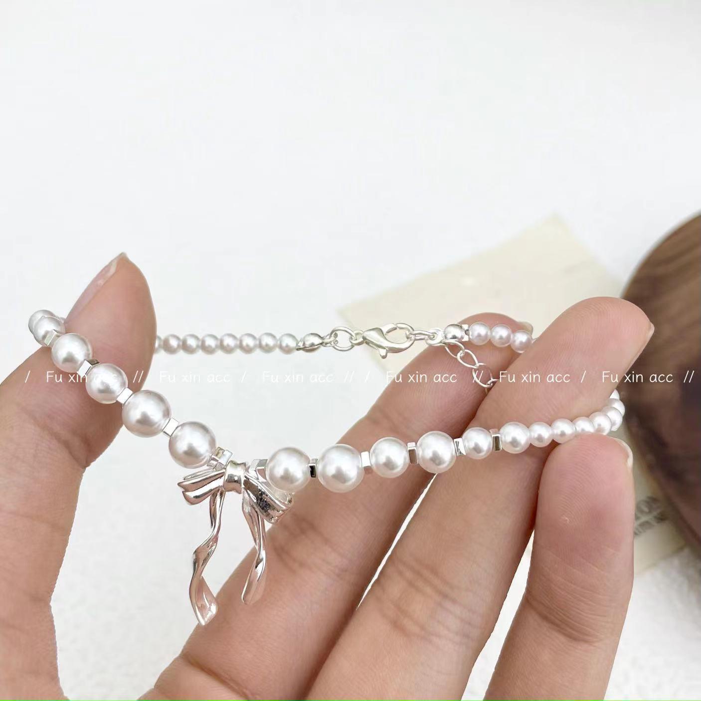 

Корейский браслет-бантик из лент и жемчуга — элегантное, стильное, универсальное украшение. S0231