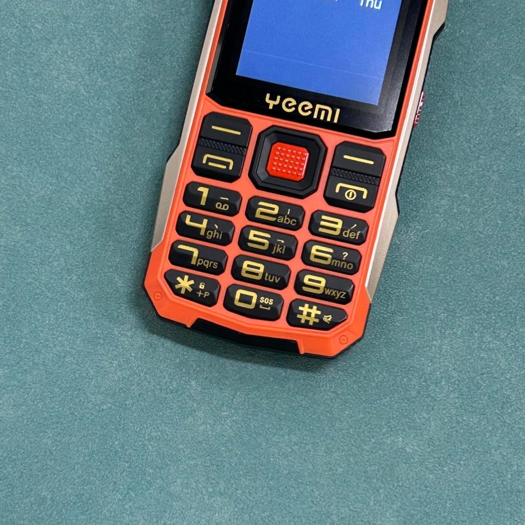 Yeemi K1+ - Teléfono móvil 4G robusto con doble tarjeta SIM, linterna, teclado grande, altavoz grande, botones de función All-netcom, para personas mayores