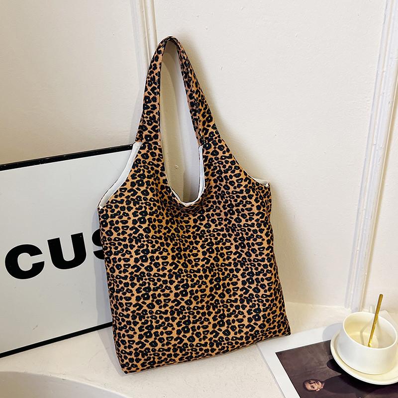 Large Capacity Gentle Women's Tote Bag In Chic Leopard Print For Autumn Fashion