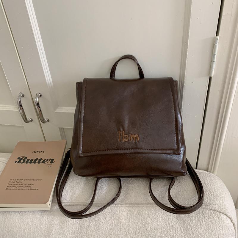 Oily leather retro women's backpack 2025 new fashion commuting versatile backpack exquisite small schoolbag travel bag