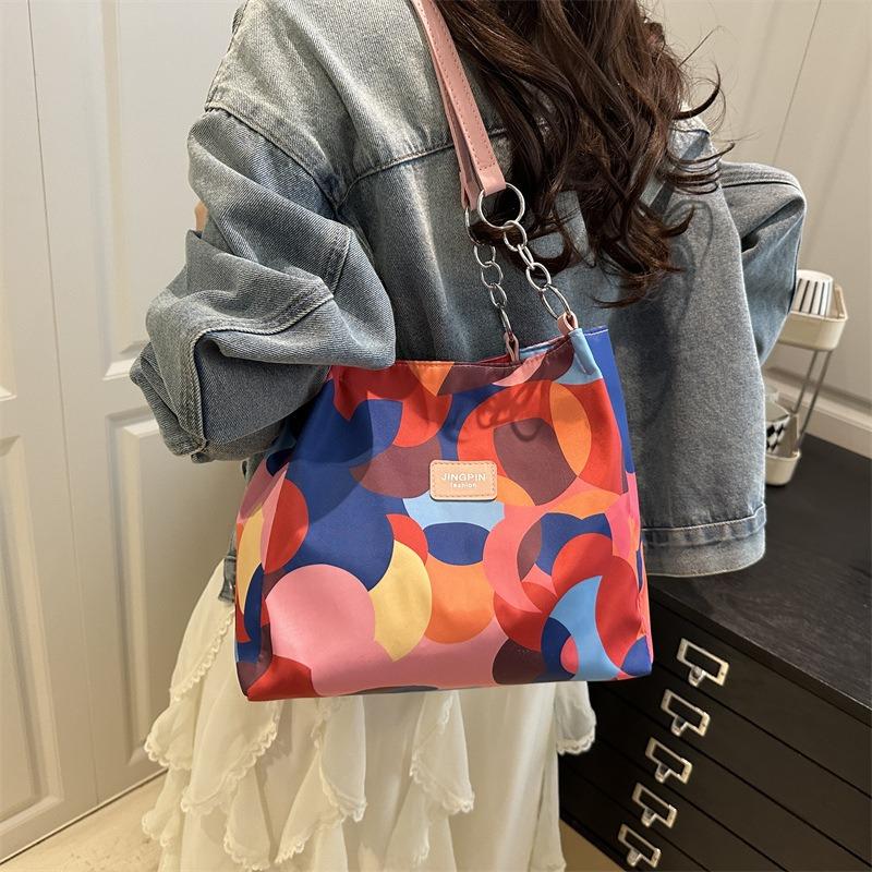 Personality trend Spring and summer new fashion contrasting colors women's large capacity shoulder underarm portable tote bag