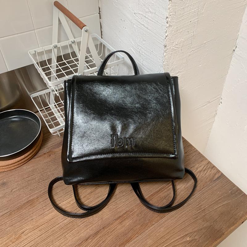 Oily leather retro women's backpack 2025 new fashion commuting versatile backpack exquisite small schoolbag travel bag
