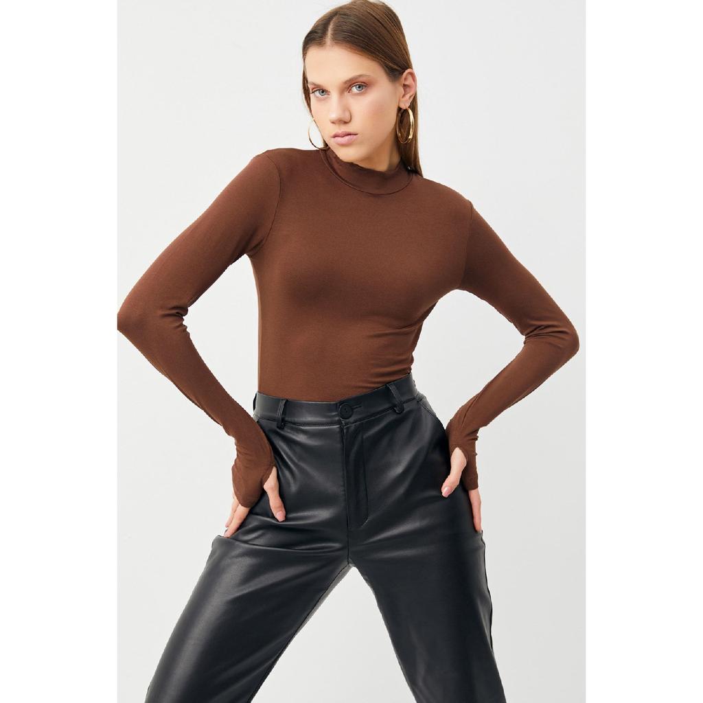 Schwarzer Damen-Body mit Fingerdetail