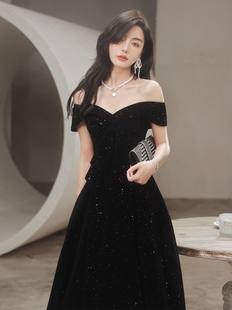 Elegant Black Velvet One-Shoulder Evening Gown - Luxury Slimming Banquet Dress