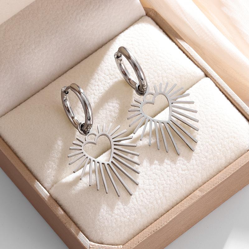 

Европейские и американские серьги-кольца в форме сердца с драпировкой и распускающимся солнцем, пара модных универсальных серег, ювелирные изделия из нержавеющей стали