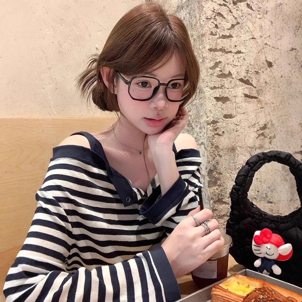 Autumn 2026 Off-Shoulder Striped Long-Sleeve Women's T-shirt - Loose Fit & Slimming Design