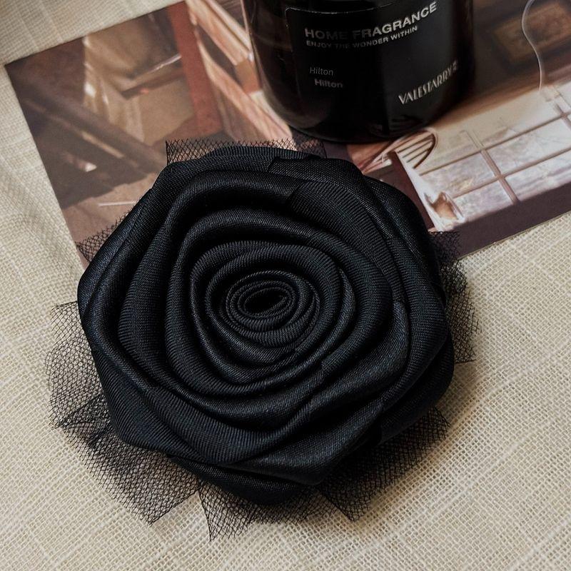 

Атласная черная роза, цветок на грудь, тканевое искусство, классная, изысканная, модная, универсальная брошь для женщин, новое поступление 2025, украшение Black Rose Corsage