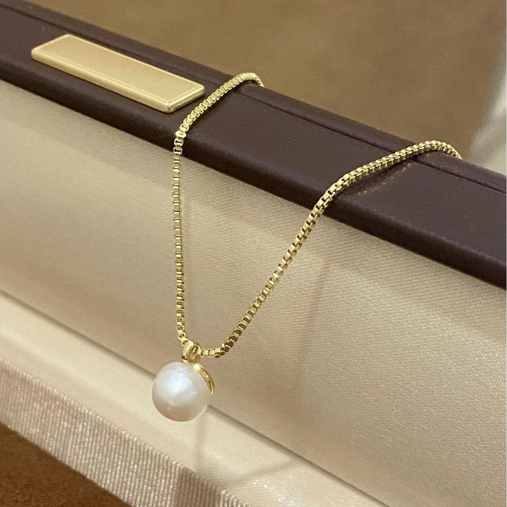 Elegant Retro Freshwater Pearl Necklace - Chic and Versatile Collarbone Chain