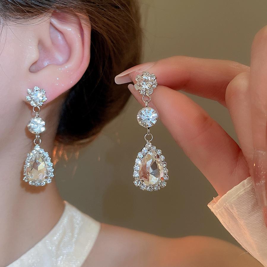 Elegante Conjunto de Joias Gota de Strass Estilo Francês: Colar e Brincos de Luxo para Mulheres