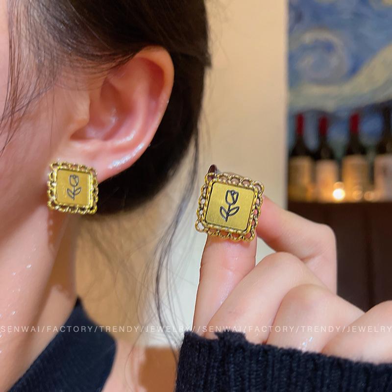 Французские ретро кружевные серьги-гвоздики с тюльпанами женские 2026 Корея Донгдаемун серьги с темпераментом