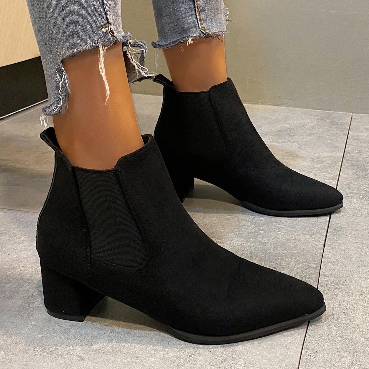 

European and American large-size boots, new French matte leather single boots, new pointed short boots in autumn and winter, thick heel 35 чёрный