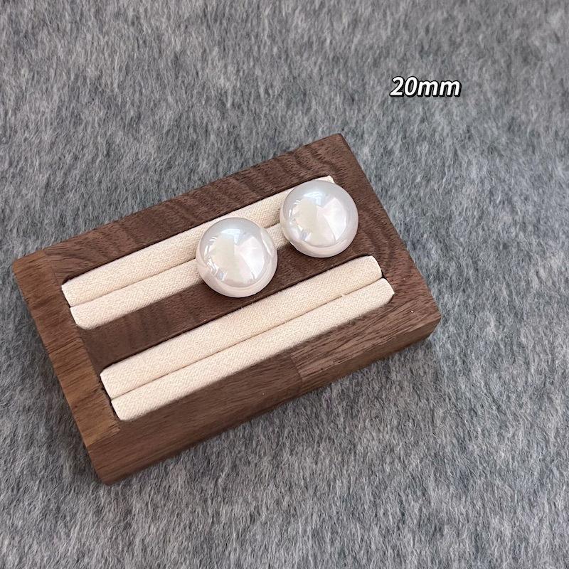 Elegant French Retro Pearl Earrings - Simple and Chic Half-Round Design for Women
