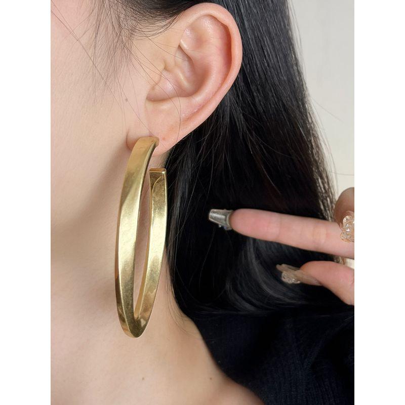Fashion Retro Large Circle Metal Twisted Classy Geometric Matte Gold Single Earring