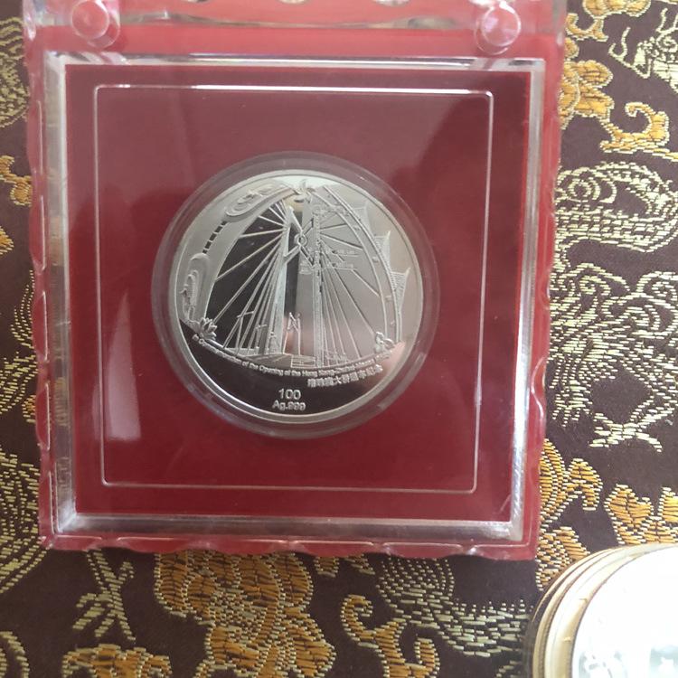 

Commemorative coin for the opening of the Zhuhai Hong Kong Macau Bridge, single package, customized commemorative coin, commemorative medal 40*3 срібний