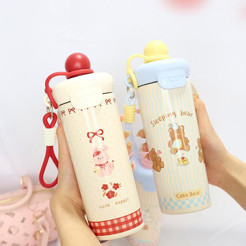 Taza de vacío portátil de dibujos animados de alta capacidad con cuerda de elevación Botella de taza de acero inoxidable 316 Botella de agua aislada Para niños y niñas