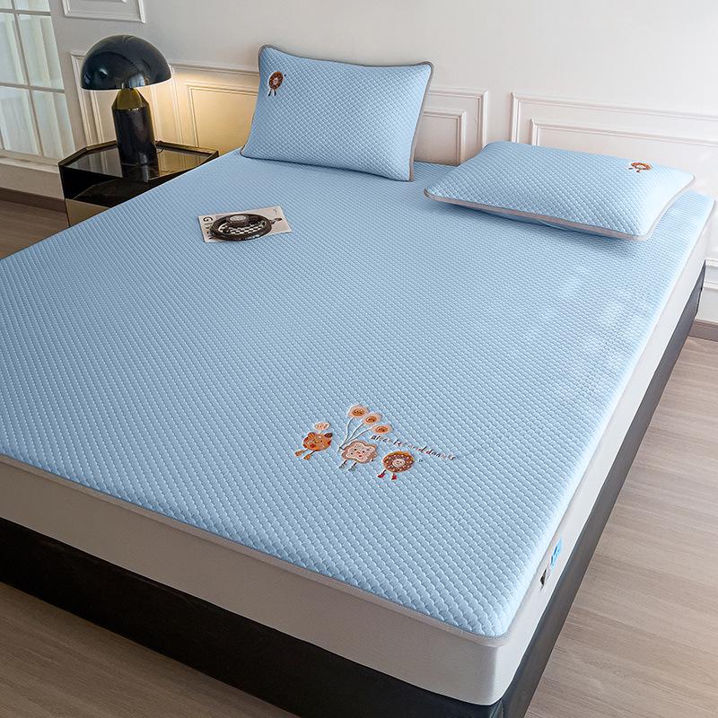 A-Class High-End Embroidered Summer Mat Set: Ice-Cool, Modern Minimalist, Solid Color, Fitted Sheet Style.