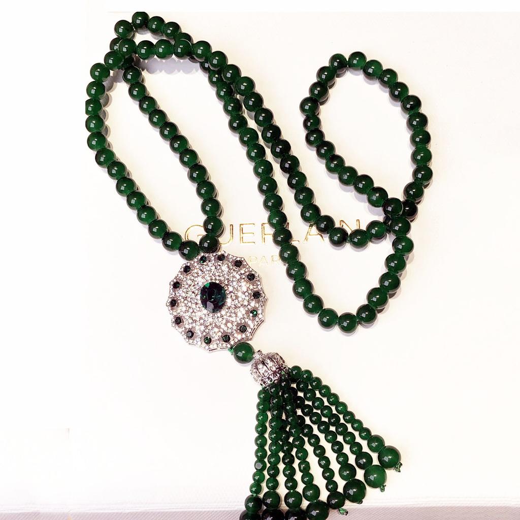 A Luxurious and Auspicious Tassel Necklace for Women, A Retro Ethnic Style Pendant, and A Long Sweater Chain