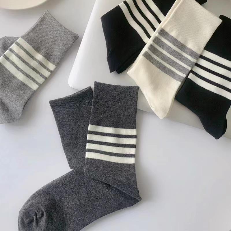 Trendy and Personalized Women's Socks for Both Feet, Four-bar Striped AB Women's Mid-calf Socks, Sports Football Socks, Student Socks