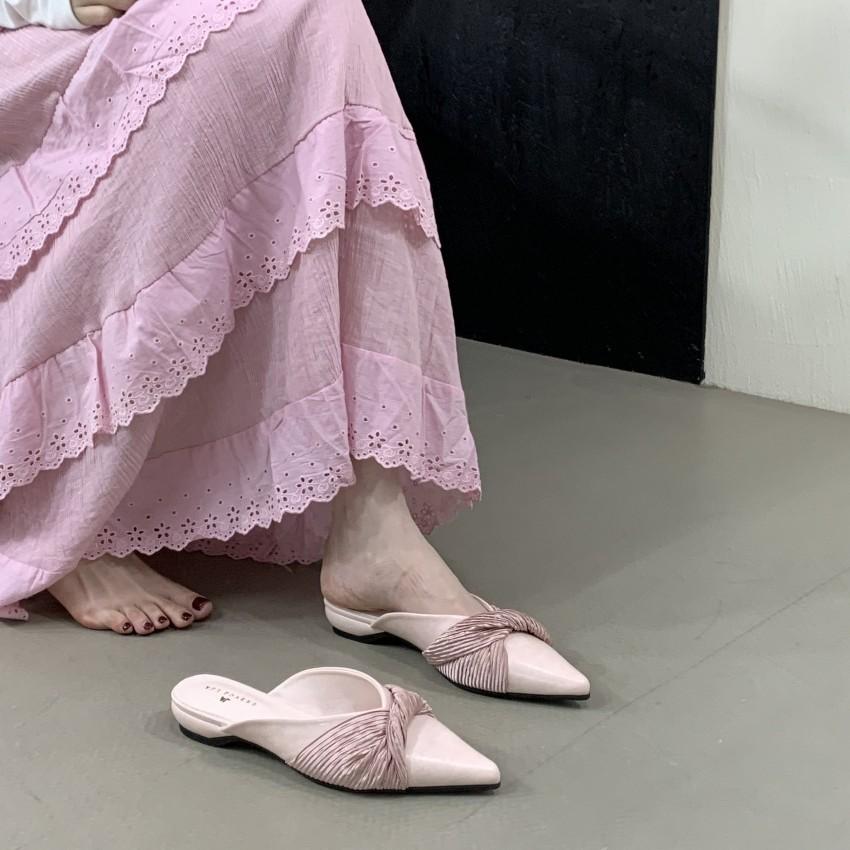 2025 spring and summer new pointed head bow flat bottom trend slippers thin flat heel bag head half drag women's shoes outdoor wear