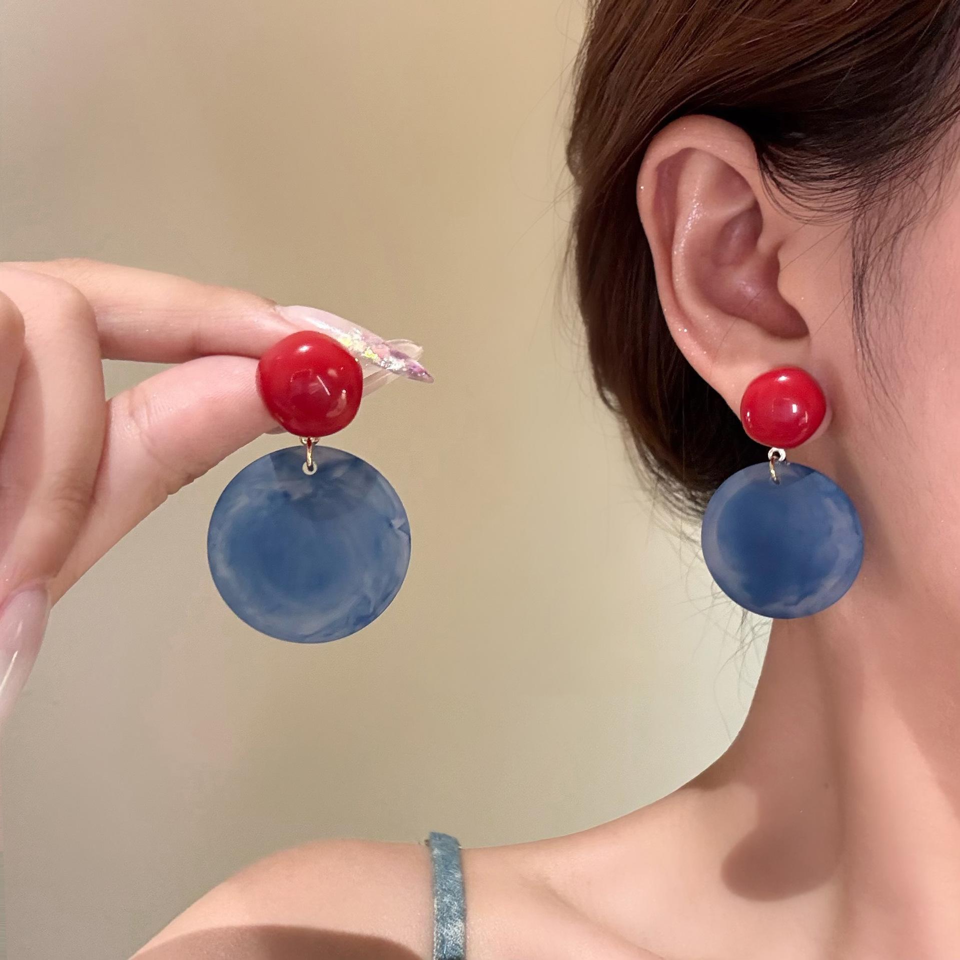 

Серьги-пусеты из смолы с камнем Тигровый глаз Серебряная игла , круглые асимметричные, в стиле ретро-этно, универсальные, с дизайнерским чувством, нишевые