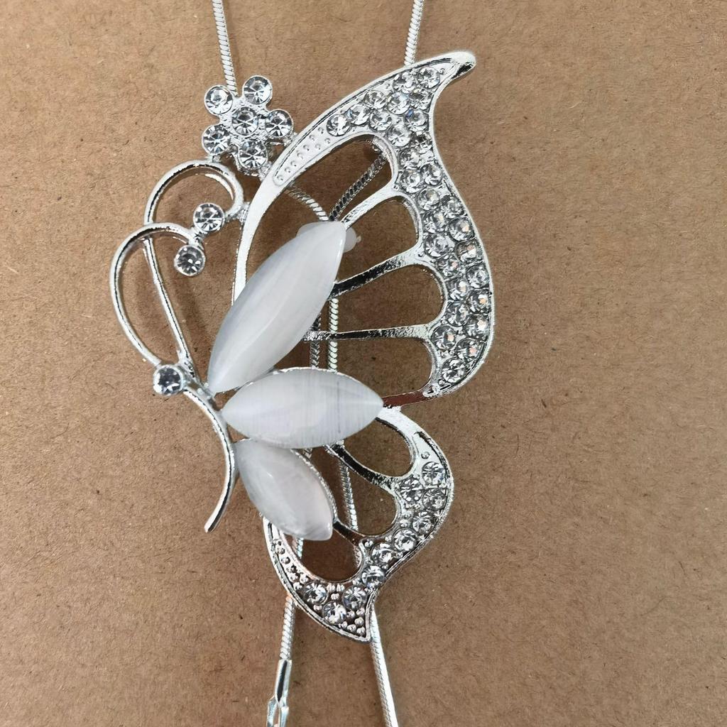 Women's High-End Light Luxury Butterfly Tassel Cross Necklace - Versatile Long Sweater Chain, European & American Autumn/Winter Accessory.