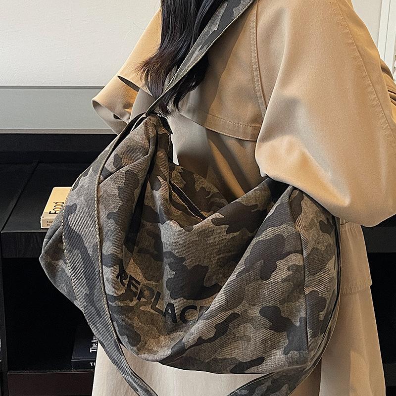 A Niche Crossbody Bag, A Fashionable Single-shoulder Women's Large-capacity Casual Commuting Bag