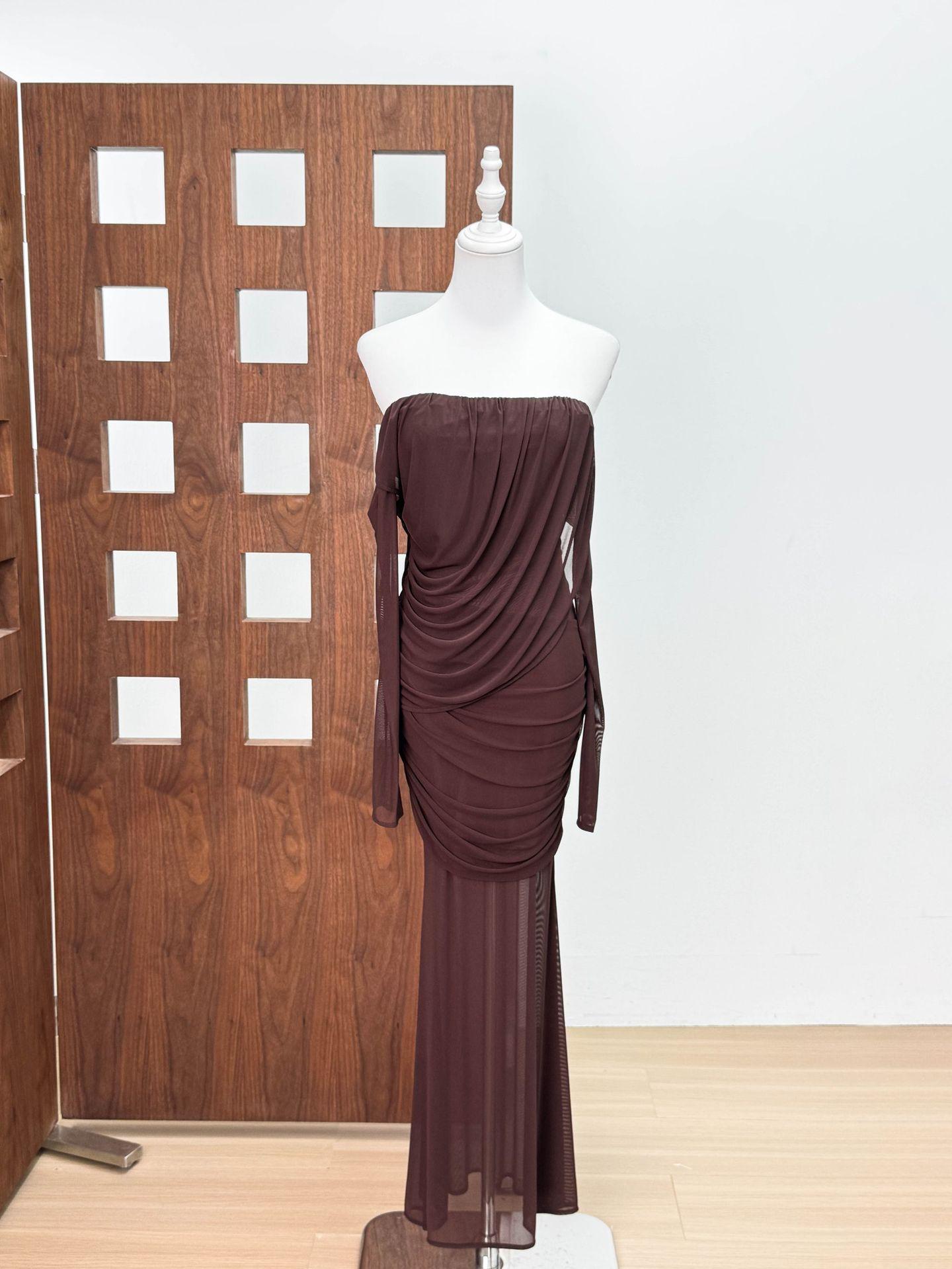 

Sophisticated Brown One-Shoulder Mesh Dress with Long Sleeve and Ruched Bodycon Skirt M коричневий