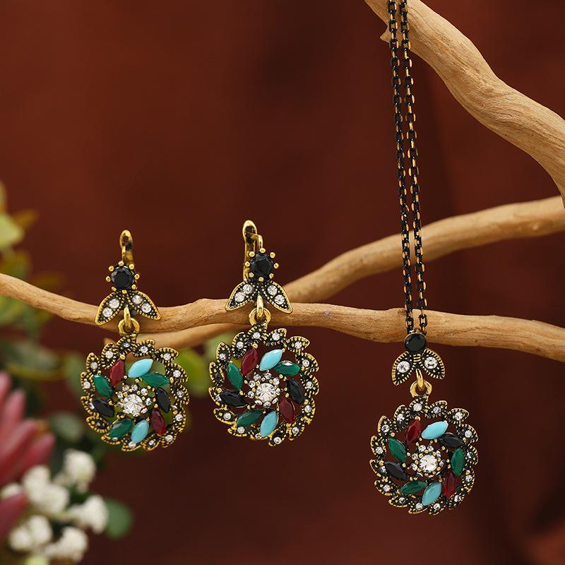 

Classic ethnic style exaggerated european and american bohemian court style diamond-studded earrings and necklace