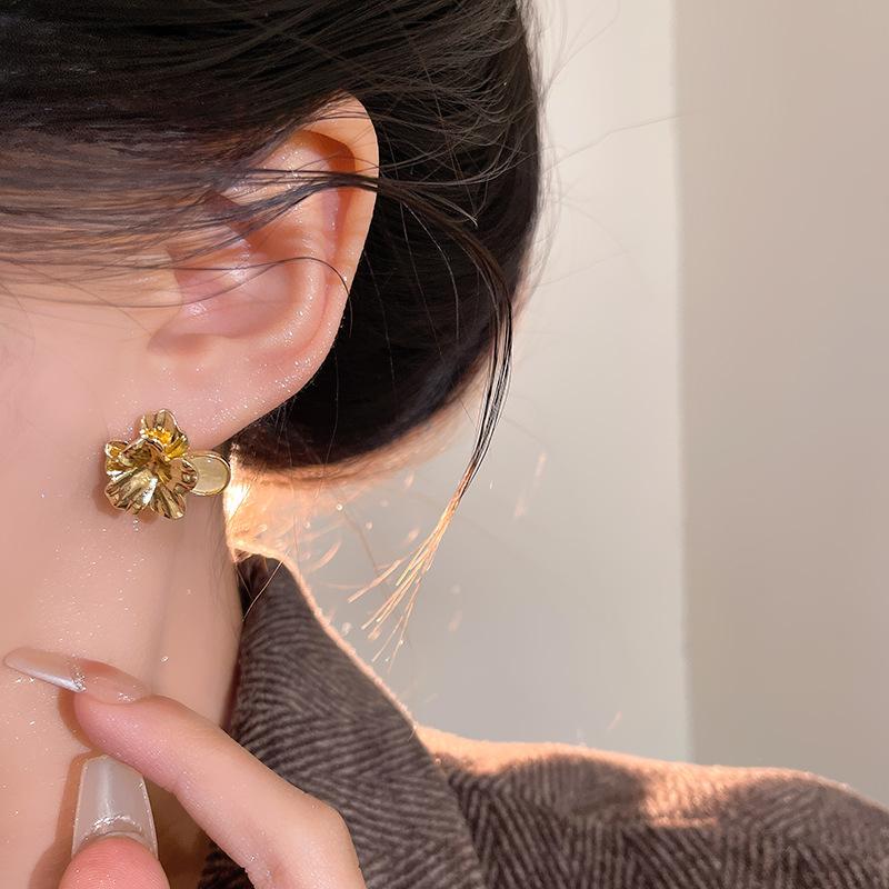 Light Luxury Fresh Versatile Temperament Metallic Feeling Imitation Opal Flower Earrings For Women