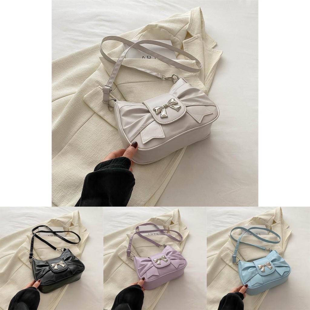 Fashionable Crescent Shoulder Bag Trendy Street Style For Women 2024 With Pleats In Black