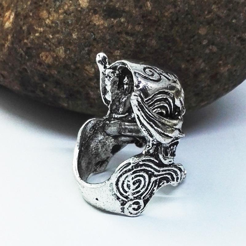 Pánský prsten z nerezové oceli s lebkou vlka a válečnou helmou