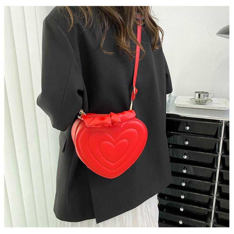 Retro Heart Shape Faux Leather Shoulder Bag for Women Fashionable Vintage Crossbody Purse CLE