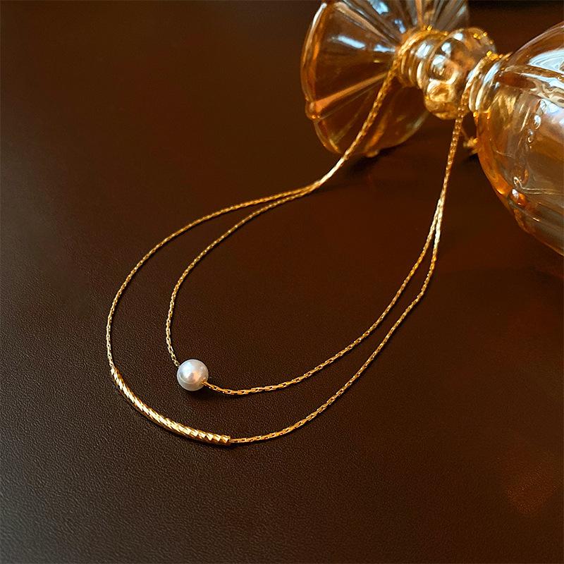 Butterfly Irregular Pearl Necklace Medieval Vintage Temperament Collarbone Chain Versatile High-end Jewelry