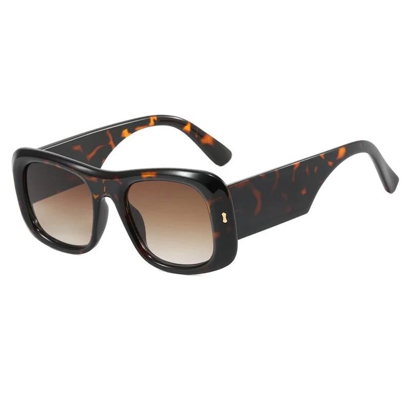 

Vintage Square Rivets Sunglasses Women Brand Deigner Fashion Big Frame Sun Glasses Shadow for Female Gradient Leopard Eyewear only 1pcs sunglasses