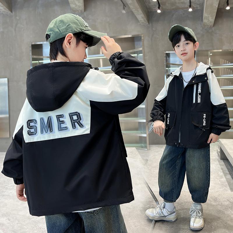 

Модное пальто с капюшоном для мальчиков 2025 года, весна и осень, детская красивая парка, тренчкот 170cm чёрный