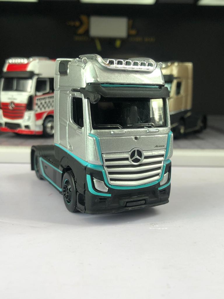 Maisto 1:64 Mercedes-Benz Actros 1851 car model, zinc alloy metal decoration, collectible gift car