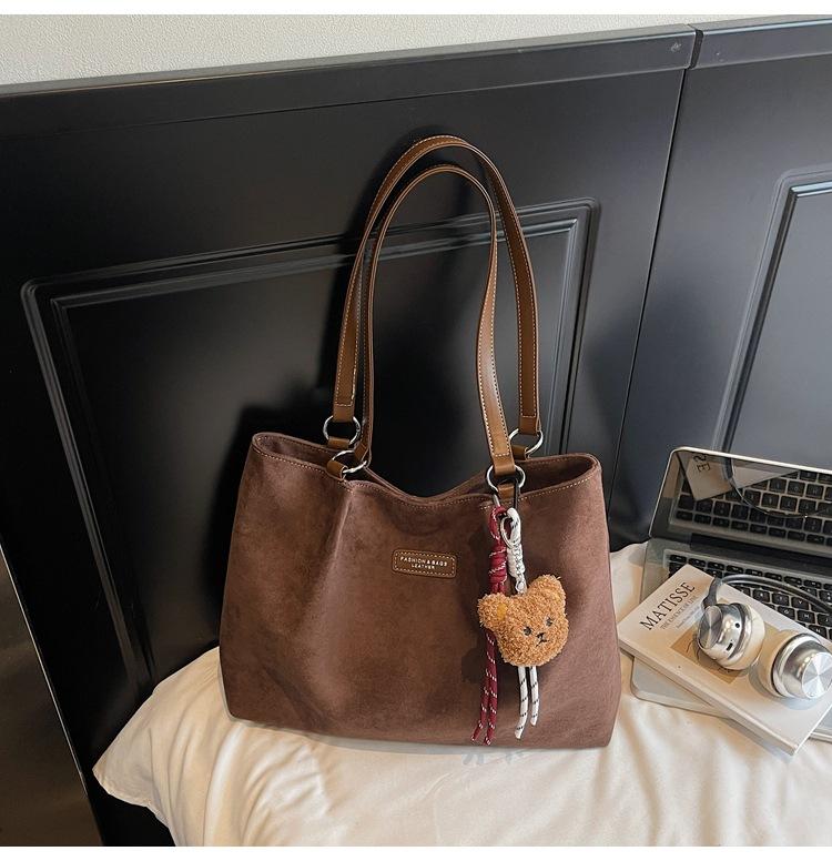 

Retro single shoulder women s bag 2025 new trendy solid color fashionable simple underarm tote bag large capacity handbag