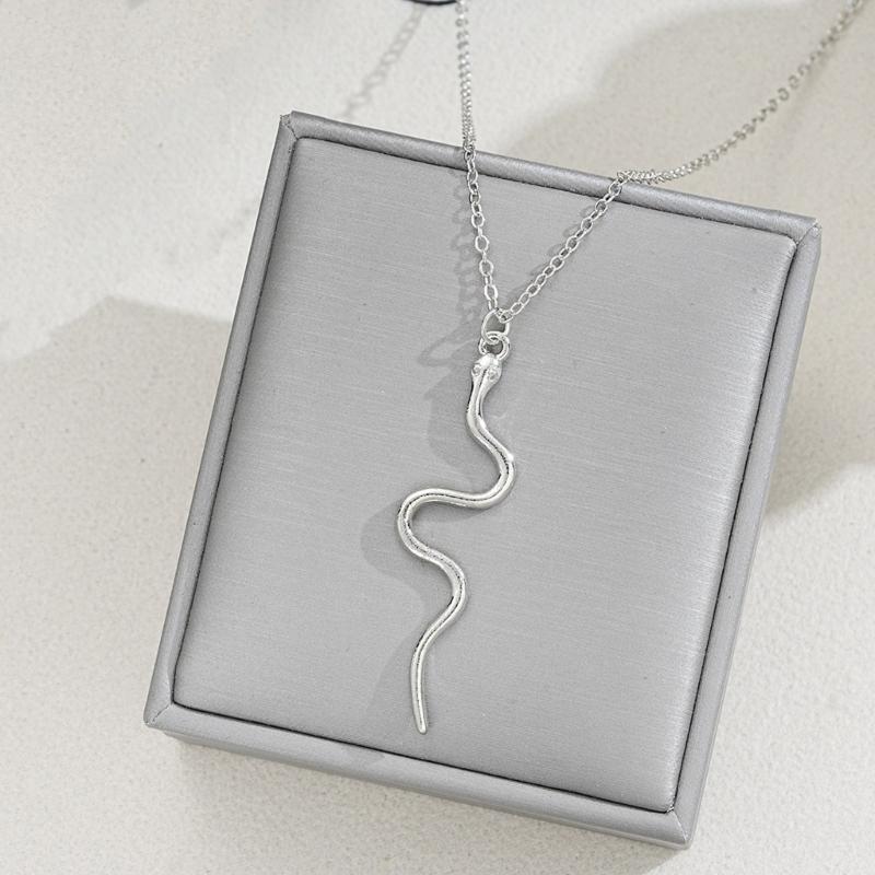 Dainty Serpents Neck Chain Jewelry Distinctive Gold/Silver Snake Pendant Necklace Neckchain Charm for All Occasion