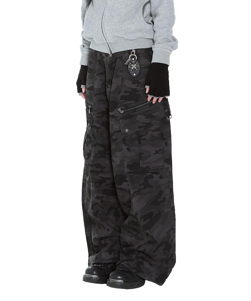 AAKAM Knee Pin-Tuck Camo Zippered Cargo Pants (Black)