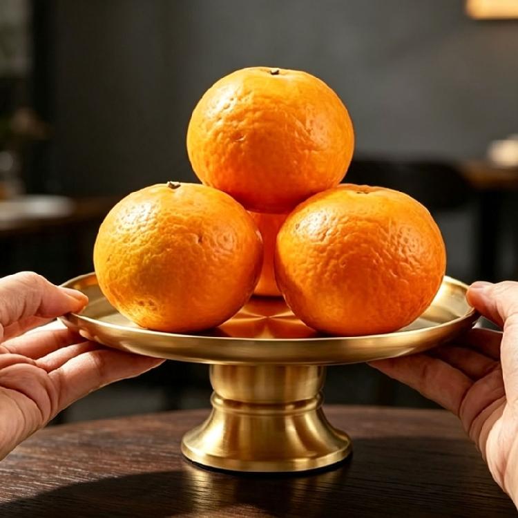 Home Display Serving Tray in Metal for Fruit Placement, Tea Table Use and Entry Table Organization with Round Form for Daily Styling