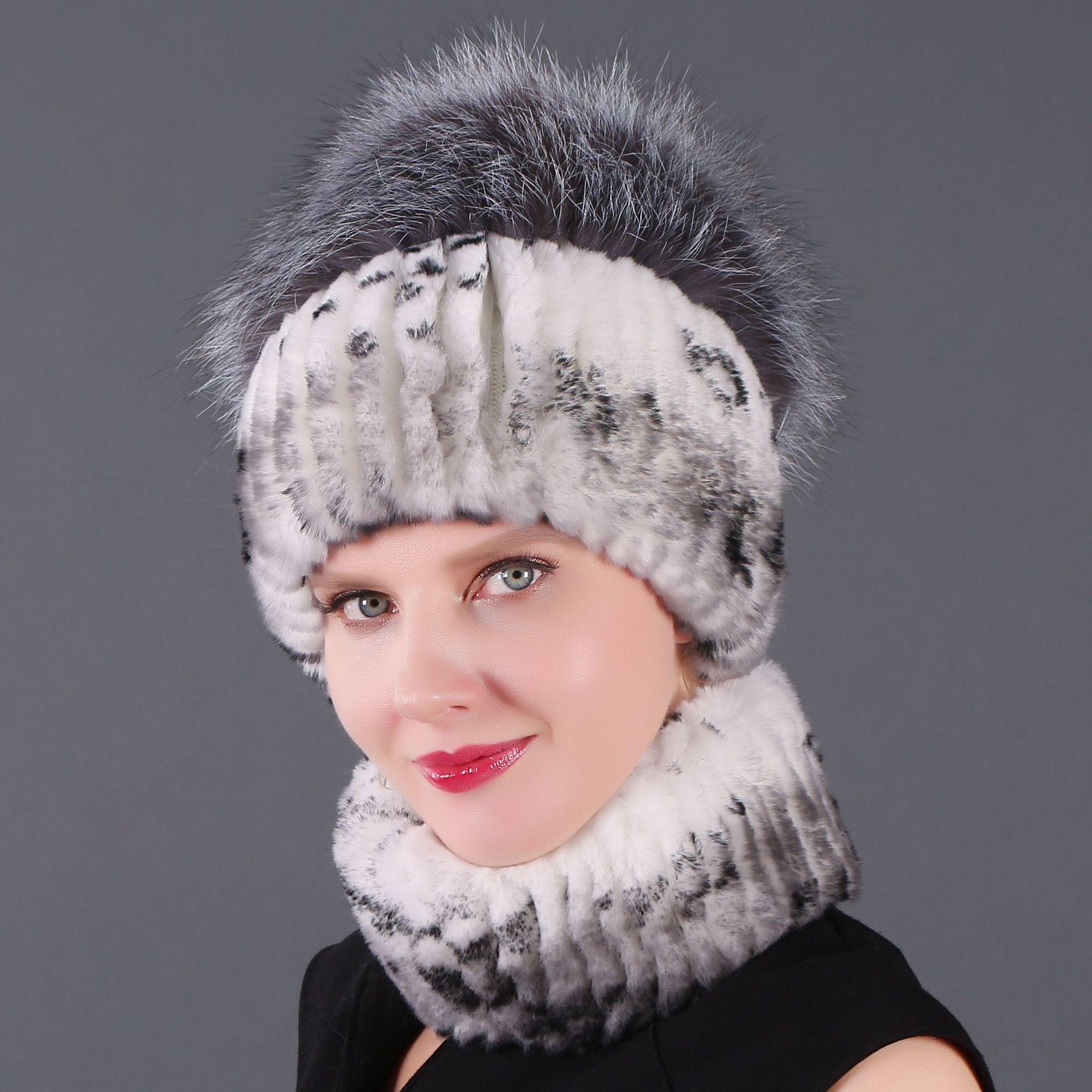 Женский универсальный теплый зимний комплект из двух предметов: шапка и шарф