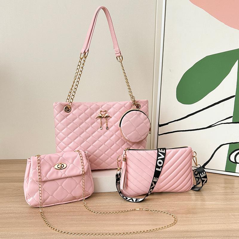 

Korean version women s shoulder messenger bag capacity flat pendant pendant chain handbag bag розовый