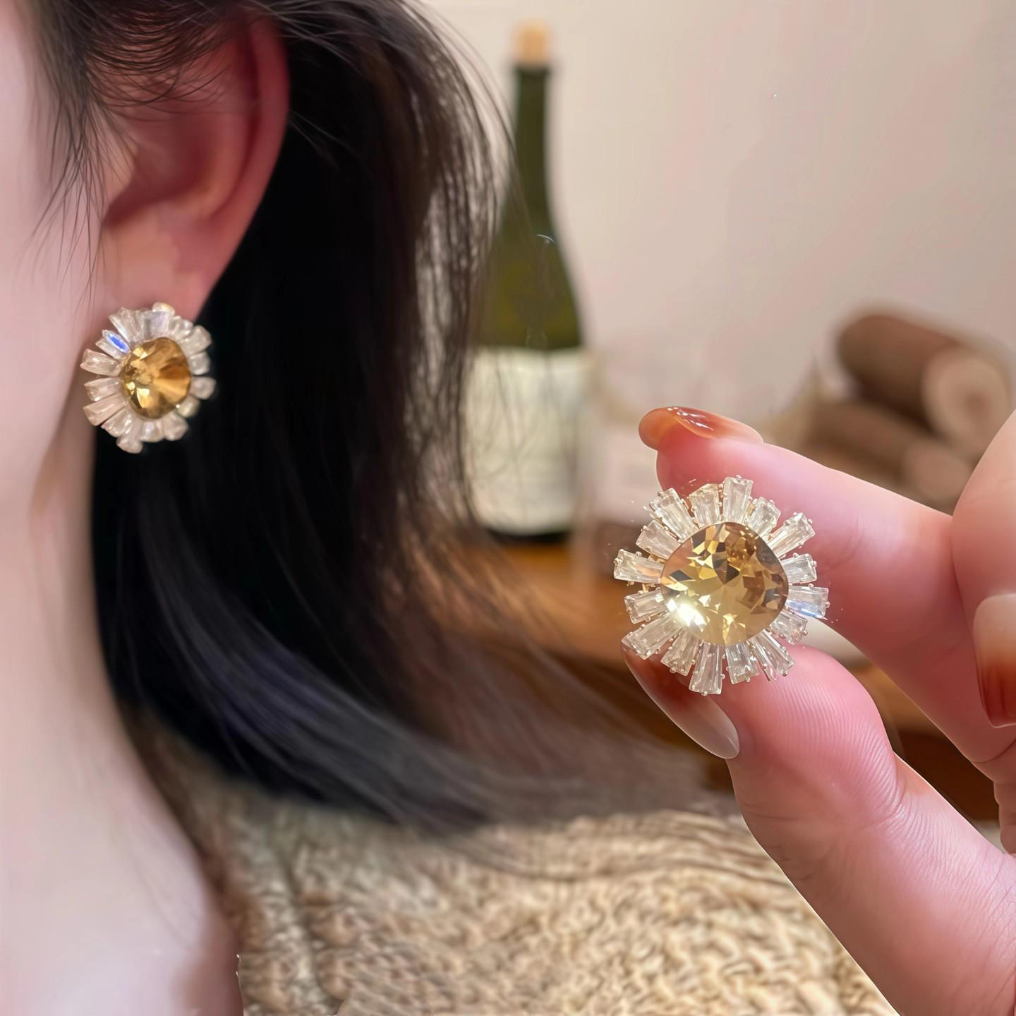 Exquisite French Zirconia Flower Stud Earrings - Luxury & Versatile