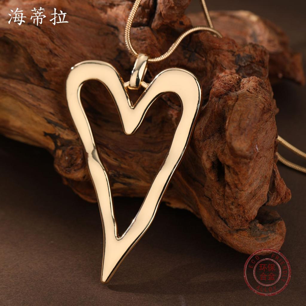 New glossy hollow love long pendant, women's exaggerated versatile irregular heart-shaped alloy long necklace