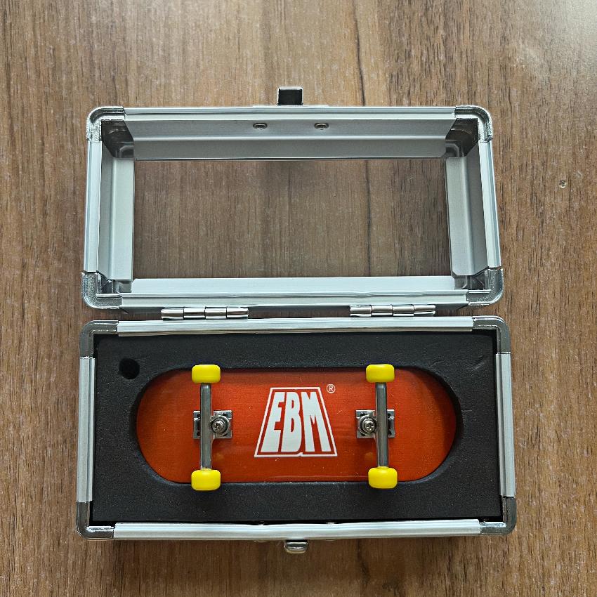 Professionele Houten Vingerboard Skate Set met Aluminium Koffer Mini Vinger Skateboard Speelgoed voor Kinderen Verzamelaars Cool Cadeau voor