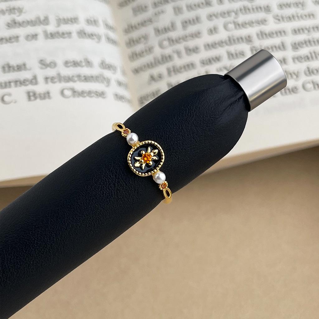 Women's Vintage Retro Drip Glaze Copper Coin Open Ring: High-End Light Luxury Hollow Design for Personality and Style.