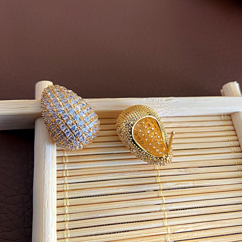 Elegant Teardrop Zircon 925 Silver Stud Earrings - Chic & Sophisticated Style