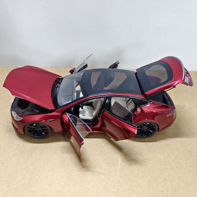 Original Tesla Model S Car Model Pure Electric 1:18 Alloy Fully Open Simulation Car Model In Stock Can Be Used For Collection