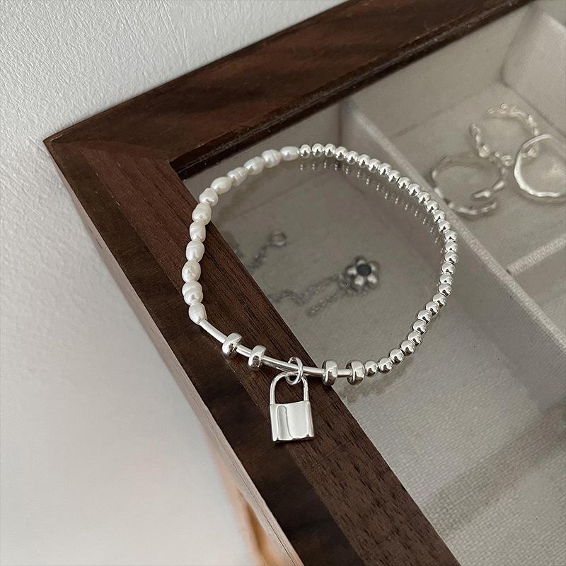 ANENJERY Zierliches Perlenarmband mit Herz- und Lächeln-Motiv für Frauen und Mädchen, elastisches Seilkettenarmband, Schmuck